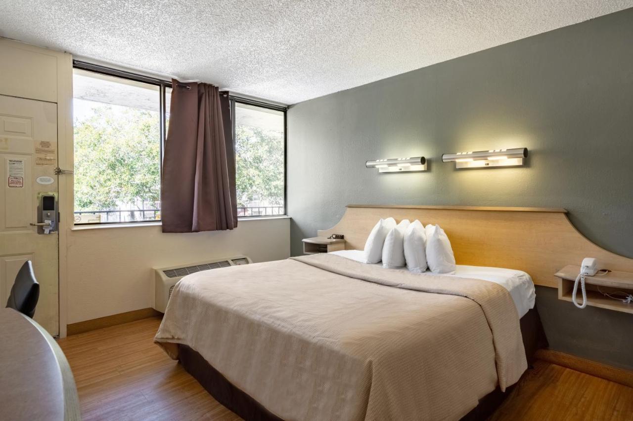 Econo Lodge Palm Harbor - Clearwater Esterno foto